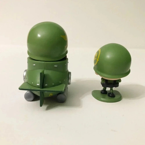 MGA Entertainment Mix Lot of 16 Awesome Little  Green Men Figure Toys Dog Tags - Picture 9 of 16